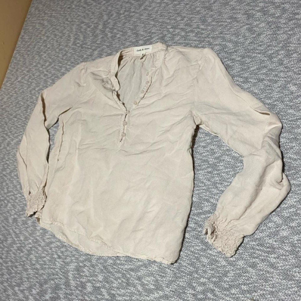 Cloth & Stone Cream blouse with long sleeves 1/3 button up front. SKU-A627